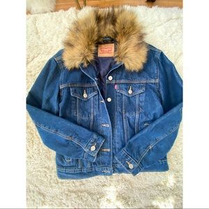 Levi’s dark blue, trucker-style denim jacket!